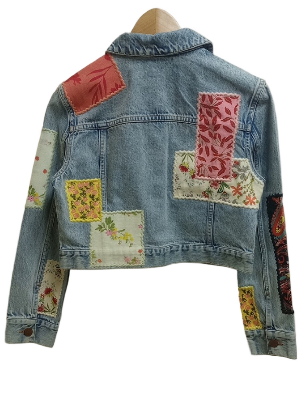 ALICE + OLIVIA LIGHT BLUE DENIM CROPPED JACKET WITH FLORAL PATCHES ◾SIZE XS - Picture 12 of 16